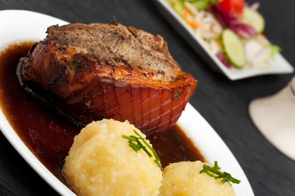 Bavarian roast pork dish with potato dumplings — Stock Photo, Image