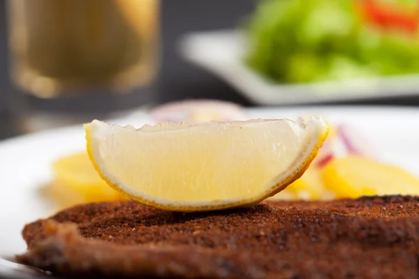 Slice of lemon on a schnitzel — Stock Photo, Image