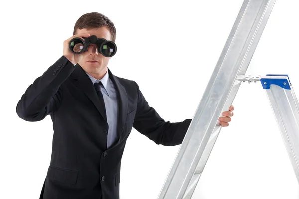 Zakenman op een ladder met een verrekijker — Stockfoto