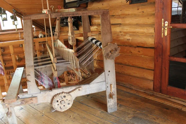 Antique spinning wheel — Stock Photo, Image