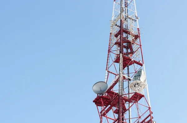 Telecommunicatie Toren Blauwe Wolkenloze Hemel Horizontale — Stockfoto