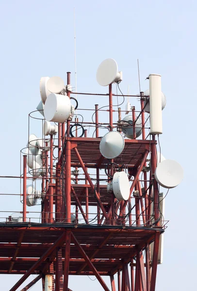 Telecommunicatie antennes — Stockfoto