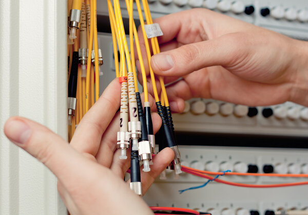 Optical cross box and hands