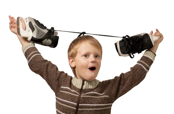 ニットのセーターでスケートを持つ少年 — ストック写真