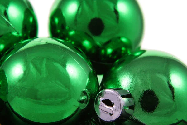 Grüne Weihnachtsbälle — Stockfoto