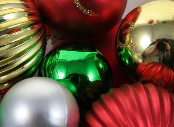 Ein Bündel Weihnachtskugeln — Stockfoto