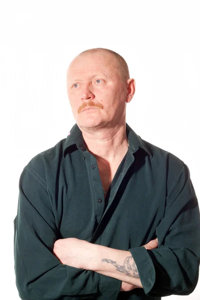 Rövid hajvágás és vörös bajusz férfi felnőtt portréja — Stock Fotó