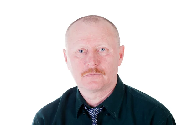 Портрет взрослого мужчины с короткой стрижкой и красными усами — стоковое фото