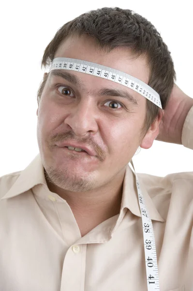 El hombre midiendo su cabeza — Foto de Stock