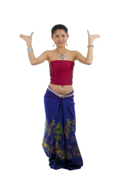 Aziatische dansen in traditionele kleding — Stockfoto