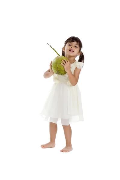 小女孩用椰子 — 图库照片