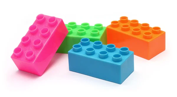 Tijolos de brinquedo de plástico isolados — Fotografia de Stock
