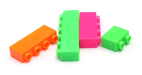 Tijolos de brinquedo coloridos isolados — Fotografia de Stock