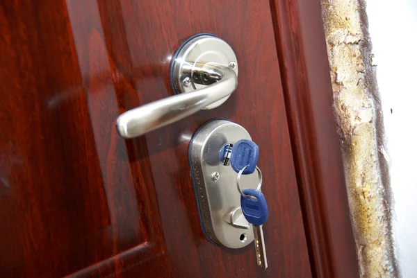 Porta com chaves — Fotografia de Stock