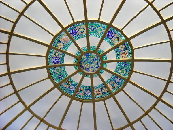 Detalhes de arquitetura de vidro na cúpula — Fotografia de Stock