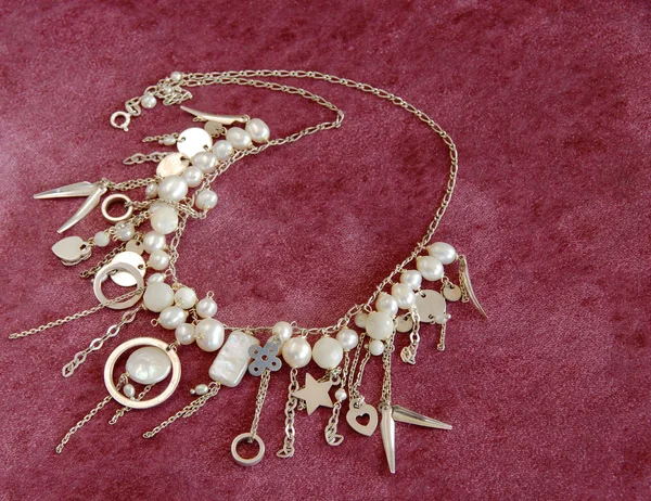 Silver Halsband med pärlor — Stockfoto