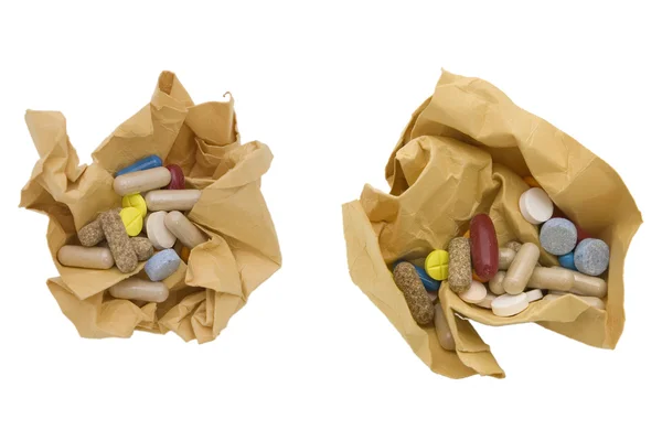 Pillole colorate e carta accartocciata — Foto Stock