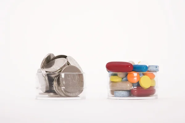 Soldi e pillole — Foto Stock