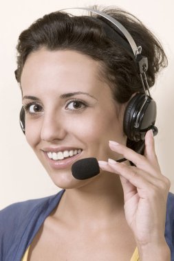 iş müşteri destek operatörü kadın gülümsüyor