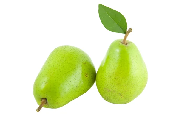 Frische grüne Birne mit Blatt — Stockfoto