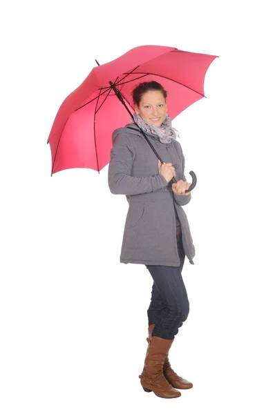 Молода жінка з червоною парасолькою — стокове фото