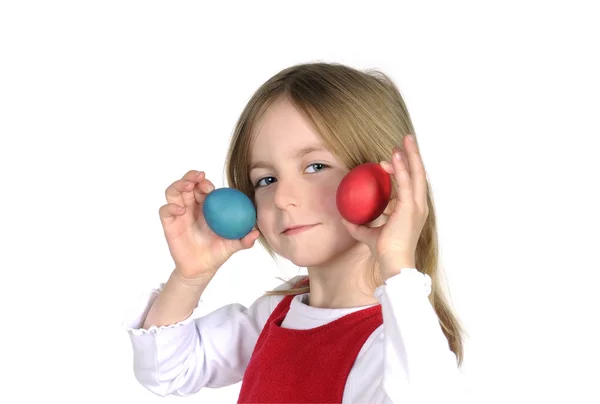Девушка с пасхальными яйцами — стоковое фото
