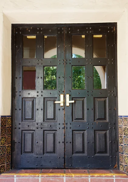 Zwarte Spaanse deuren — Stockfoto