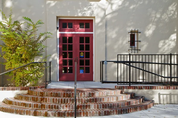 Szkoła hiszpańskiego drzwi — Zdjęcie stockowe