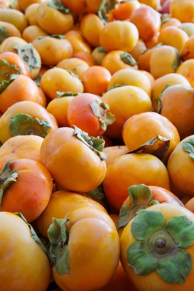 Högen av sharonfrukt — Stockfoto