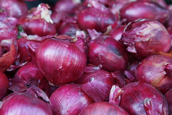 Pile of red onions — Stock Photo, Image
