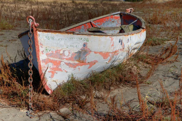 Barco trancado terra HDR — Fotografia de Stock