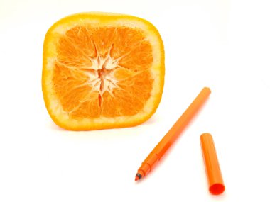 kare portakal ve keçeli kalem