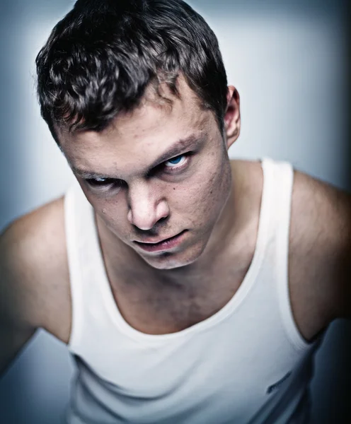 Portrét Mladého Muže Agresivní Pohled — Stock fotografie