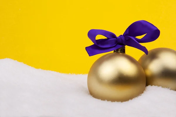 Bolas de ouro de Natal — Fotografia de Stock