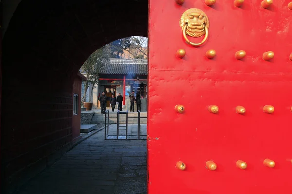 Costruzione religiosa, cancello, foglia, cancello del tempio — Foto Stock
