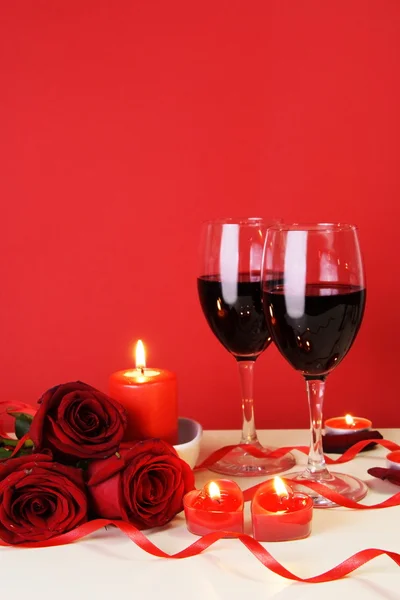 Romantikus, gyertyafényes vacsora fogalmát függőleges — Stock Fotó