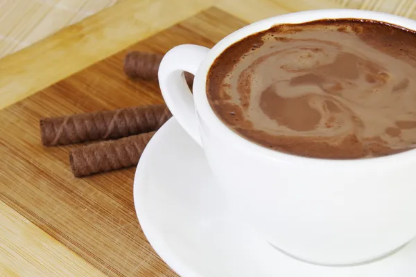 Varm choklad kopp och våfflor — Stockfoto