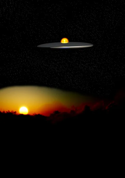 UFO v noci nad mraky — Stock fotografie