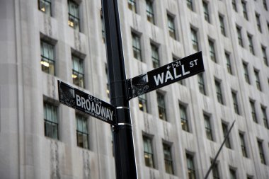 New york wall street ve broadway