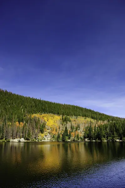 Bear lake in herfst — Stockfoto