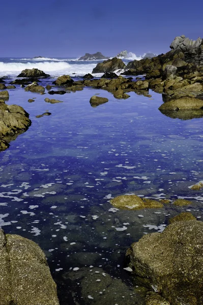 Piscinas Maré Oceano Pacífico Com Ondas Batendo — Fotografia de Stock