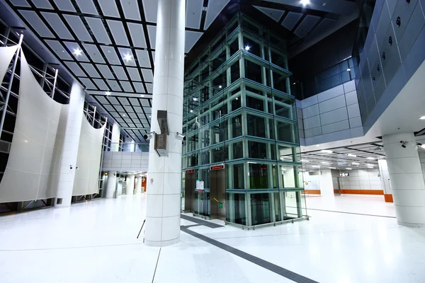 Salón moderno y ascensor — Foto de Stock
