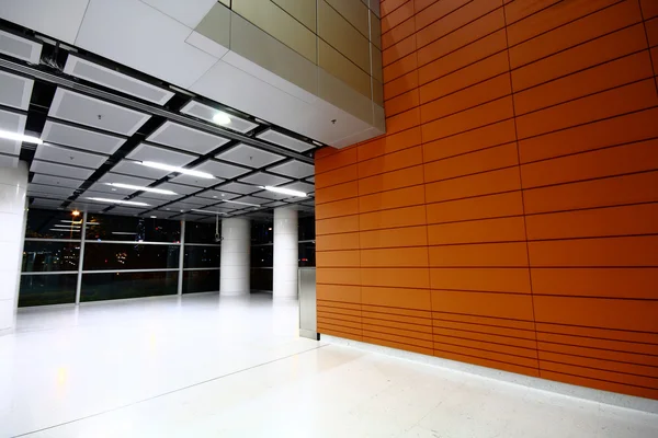 Die moderne Halle im Gebäude — Stockfoto