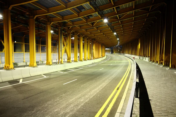 夜の高速道路トンネル — ストック写真