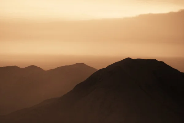 Puesta Sol Sobre Montañas — Foto de Stock