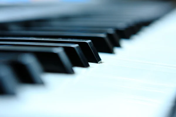 Close-up de um teclado de piano eletrônico — Fotografia de Stock