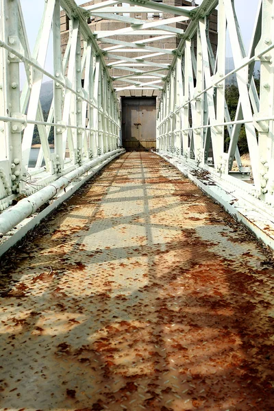 旧生锈桥 — 图库照片