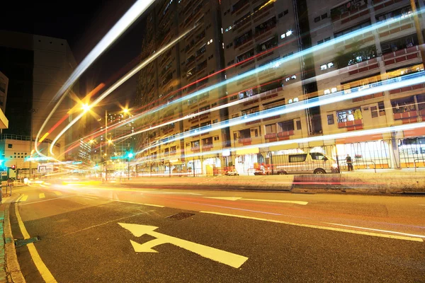 Forgalom a városban éjszaka — Stock Fotó