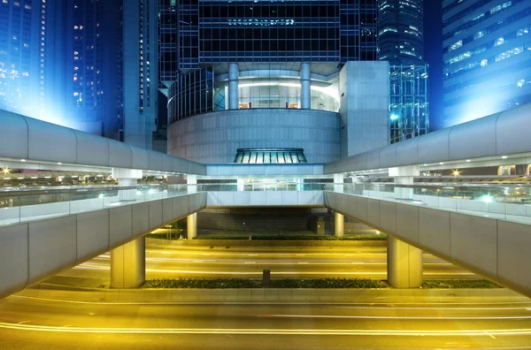 Edificio Moderno Noche Carretera Tráfico — Foto de Stock