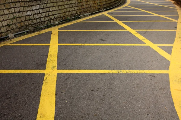 Strada con linee gialle — Foto Stock